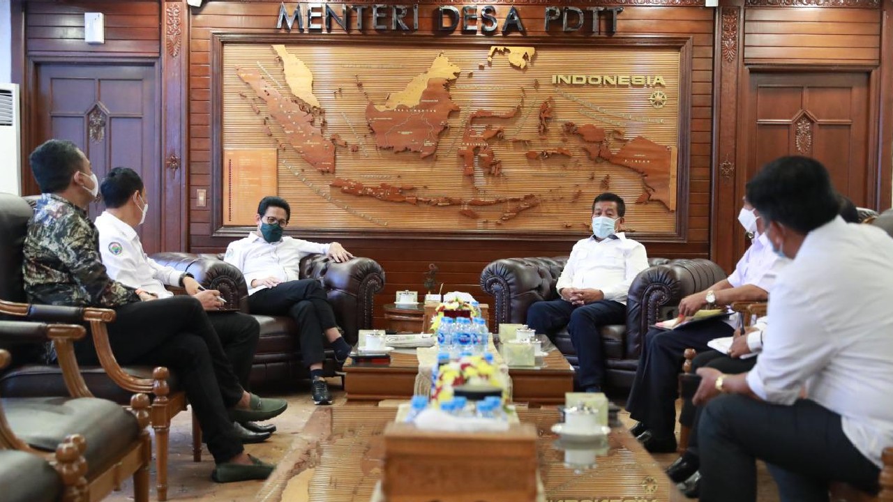 Mendes PDTT Abdul Halim Iskandar, menerima kunjungan Bupati Simalungun Radiapoh Hasiholan Sinaga