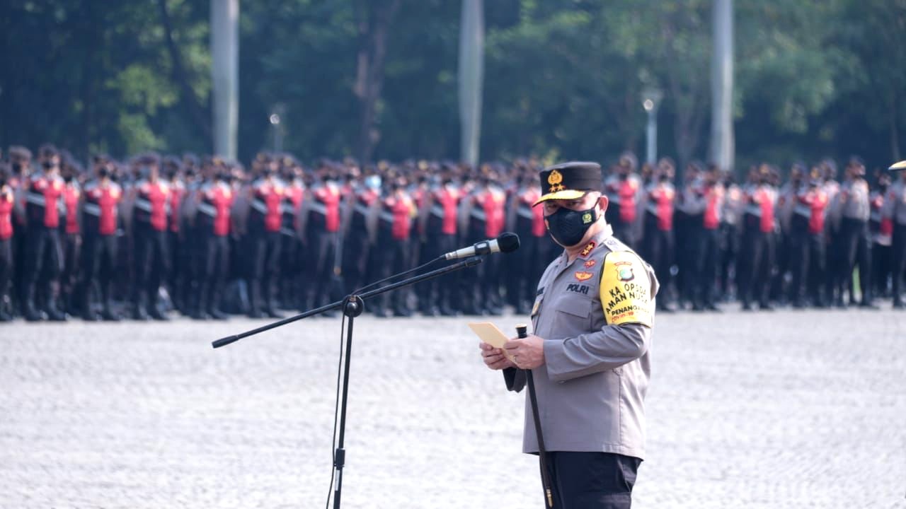 Kapolda Metro Jaya Irjen Pol Mohammad Fadil Imran memimpin apel pengamanan demo tersebut di lapangan Monas, Jakarta Pusat Senin (11/04/2022).(Foto: Tribrata)