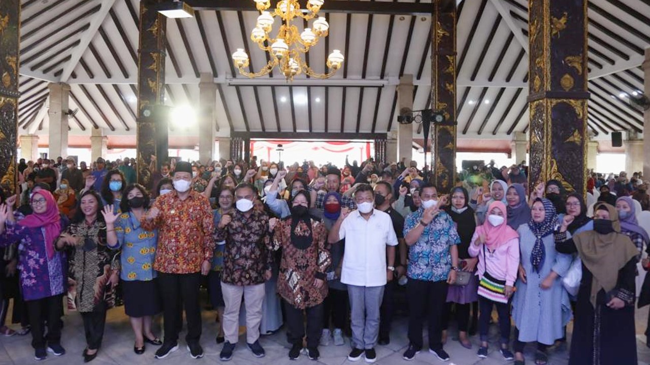 Mensos Kobarkan Semangat Wirausaha ke 1.500 Ibu-ibu KPM PKH